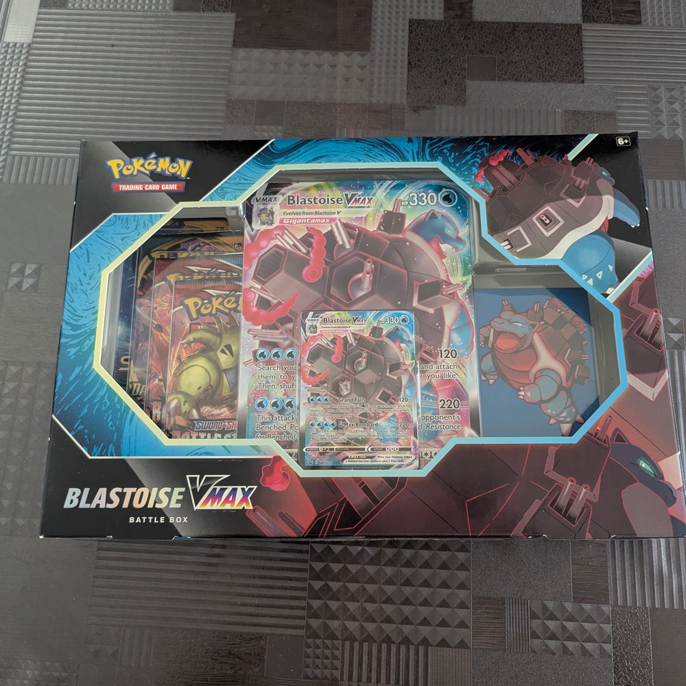 Pokémon Blastoise VMAX Battle Box